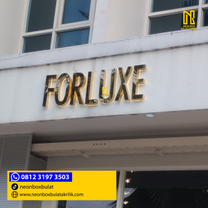 perbedaan huruf timbul akrilik dan stainless
