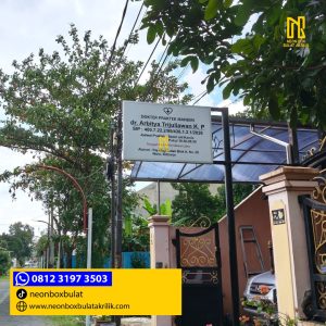 Jasa Pemasangan Papan Nama Dokter Sidoarjo  web